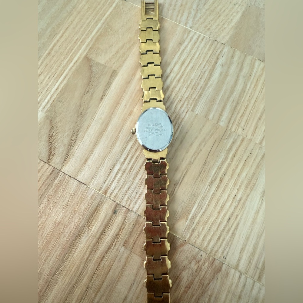 Vintage pulsar ladies oval gold tone dress watch NEW BATTERY - Picture 10 of 12